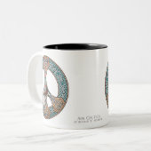Knüpfarbeit-Friedenszeichen-Tasse Zweifarbige Tasse (Vorderseite Links)