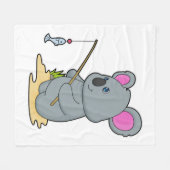 Koala als Fisher mit Angelstab und Fisch Fleecedecke (Vorderseite (Horizontal))