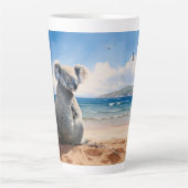 Koala am Sandstrand Milchtasse (Vorderseite)
