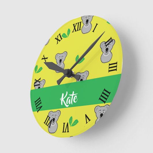 Koala-Bärengelb Runde Wanduhr (Winkel)