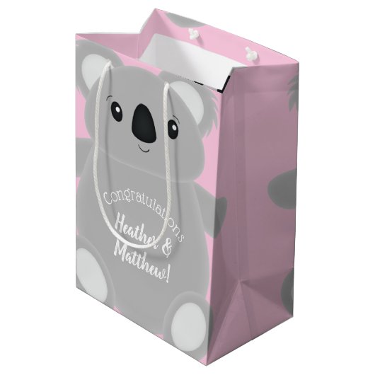 Koala Bear Baby Shower Girl Mittlere Geschenktüte (Rückseite Schrägansicht)