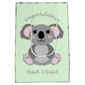 Koala Bear Baby Shower Green Gender Neutral Mittlere Geschenktüte (Rückseite)