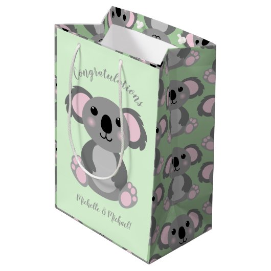 Koala Bear Baby Shower Green Gender Neutral Mittlere Geschenktüte (Rückseite Schrägansicht)