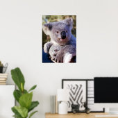 Koala Bear Holding a Koala Bear Poster (Heimbüro)