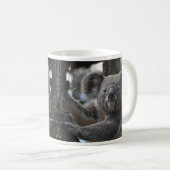 Koala Bear in Tree Kaffeetasse (VorderseiteRechts)