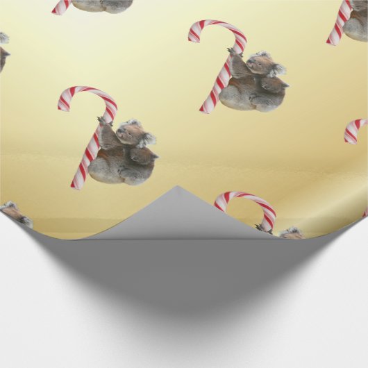 Koala Bear Mum and Joey Climbing Candy Cane Geschenkpapier (Ecke)