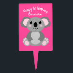 Koala Bear Niedlich Kid Birthday Party Kuchenaufsatz<br><div class="desc">Adorable kuschelige Koalabären mit rosa machen ein vollkommenes Geburtstagsthema,  für ein Mädchen,  einen Jungen oder ein Kind,  das diese niedlichen australischen Koalabären Lieben! Ideal für tierliebende Kinder! Auch perfekt für den ersten Geburtstag eines Babys!</div>