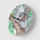 Koala in Eukalyptus Tree Painting Runde Wanduhr (Winkel)
