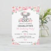 Koala Pink Floral Greenery Girl Birthday Party Einladung (Stehend Vorderseite)