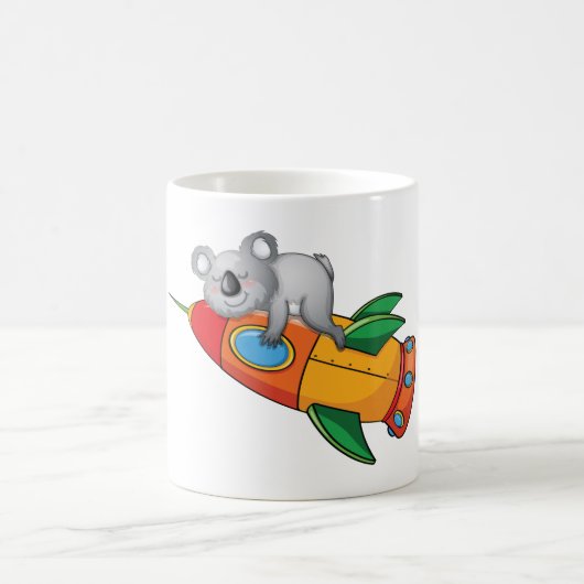 Koala schlafen bei einer farbenfrohen Rakete Kaffeetasse (Mittel)