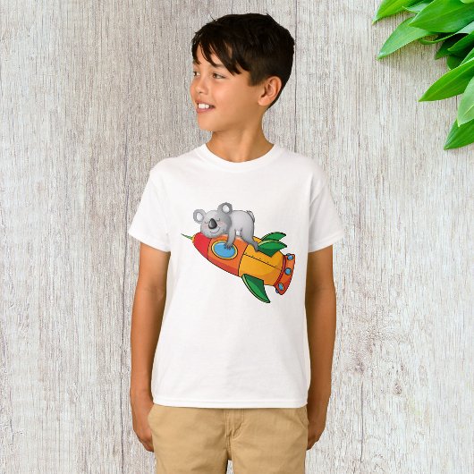 Koala schlafen bei einer farbenfrohen Rakete T-Shirt