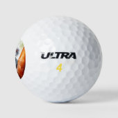 Koala sitzt in einem Kaugummi Golfball (Logo)