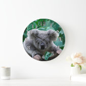 Koala und Eukalyptus Große Wanduhr (Zuhause)