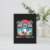 Koala Vibing am Strand Postkarte (Stehend Vorderseite)