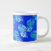 Kobaltblauer Monstera-Wind Jumbo-Tasse (Rechts)