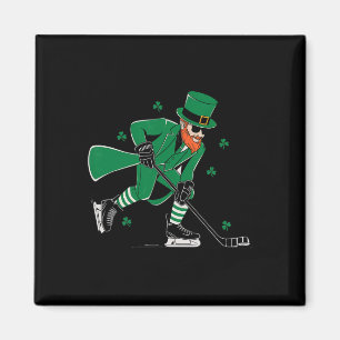 Kobold beim Hockey spielen St. Patricks Day Sport Magnet