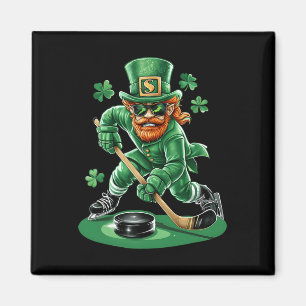 Kobold beim Hockey spielen St. Patricks Day Sport Magnet