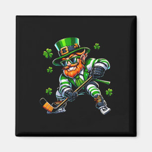 Kobold beim Hockey spielen St. Patricks Day Sport Magnet