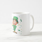 Kobold trinkt Bier St. Patrick's Day Kaffeetasse (VorderseiteRechts)
