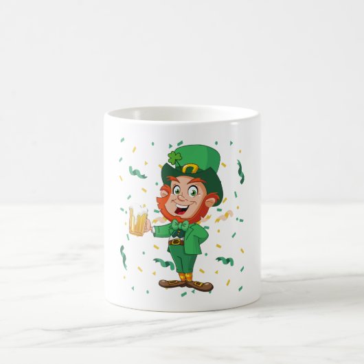 Kobold trinkt Bier St. Patrick's Day Kaffeetasse (Mittel)