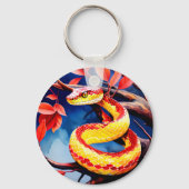 Kobra mit lebendiger rot-gelber Waage in Baumkrone Schlüsselanhänger (Vorderseite)