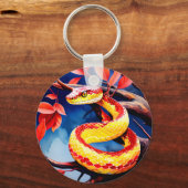 Kobra mit lebendiger rot-gelber Waage in Baumkrone Schlüsselanhänger (Rückseite)