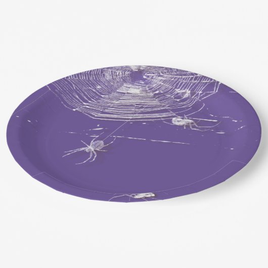 Kobrenne und weiße Spinnen Pappteller (Schrägansicht)