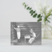 Koch beim Beobachten von Cowboys Karten spielen 2 (Stehend Vorderseite)