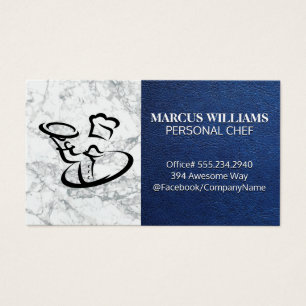 Koch, der Lebensmittel serviert   Blauledermarmor