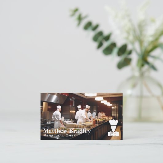Koch, die Lebensmittel in der Küche zubereiten Visitenkarte (Stehend Vorderseite)