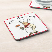 Koch "KISS THE COOK" Getränkeuntersetzer (Linke Seite)