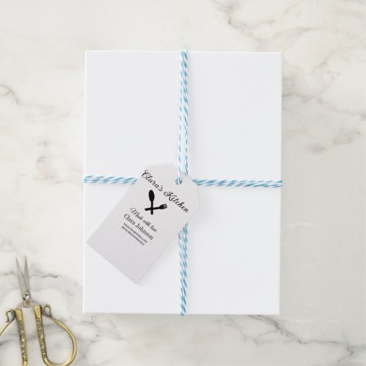 Koch mit Kochecke und Name des Restaurants Geschenkanhänger (Mit Garn)