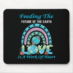Koch-Mittagessen Lady Fütternd ist ein Werk von He Mousepad