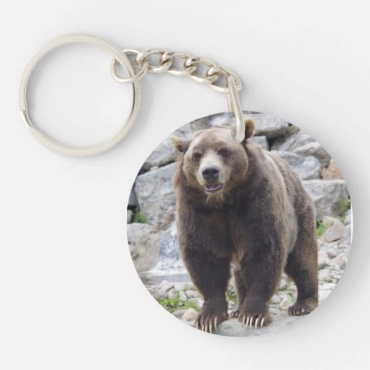 Kodiak-Bär Stehend auf einem Felsen Schlüsselanhänger (Vorderseite)