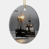 Kodiak, Krabben-Boot im niederländischen Hafen, Keramikornament (Rechts)