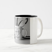 Koffein mit Herzschlag: Stethoscope-Tasse Zweifarbige Tasse (VorderseiteRechts)