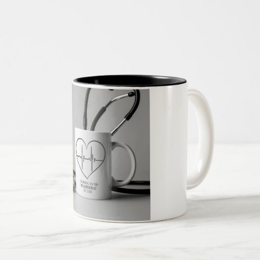 Koffein mit Herzschlag: Stethoscope-Tasse Zweifarbige Tasse (VorderseiteRechts)