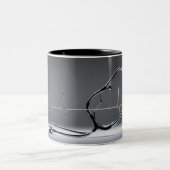 Koffein mit Herzschlag: Stethoscope-Tasse Zweifarbige Tasse (Mittel)