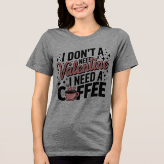 Koffein über Liebe: Gemütliches T-Shirt Tri-Blend Shirt