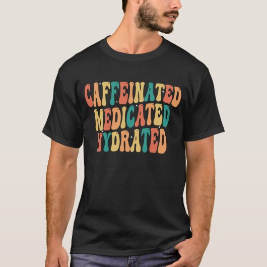 Koffeiniertes, hydriertes, feuchtes Sprichwort T-Shirt (Vorderseite)