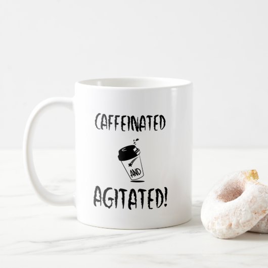 Koffeiniertes und verärgertes, lustiges Kaffeedesi Kaffeetasse (Mit Donut)