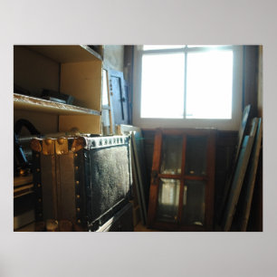 Koffer im Attikum Poster