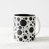 Kohl Black Polka Dot Pattern Zweifarbige Tasse (VorderseiteRechts)