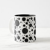 Kohl Black Polka Dot Pattern Zweifarbige Tasse (Vorderseite Links)