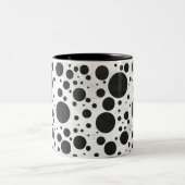 Kohl Black Polka Dot Pattern Zweifarbige Tasse (Mittel)
