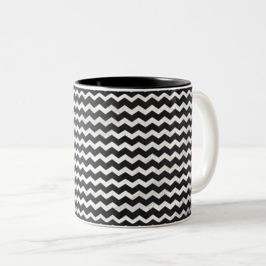 Kohl Black Zickzack Pattern Zweifarbige Tasse (VorderseiteRechts)