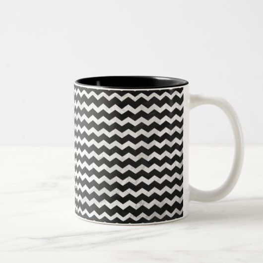 Kohl Black Zickzack Pattern Zweifarbige Tasse (Rechts)