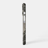 Kohlegotische Rabenmonogramminitiale iPhone 16 Hülle (Linke Seite)