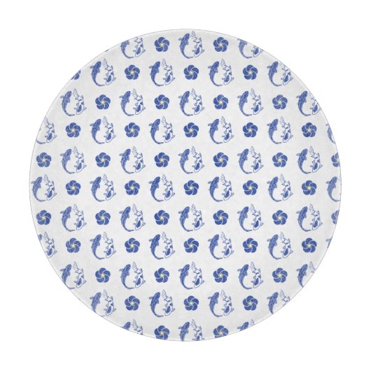 Koi Blossom Crest: Serene Blue Edition Schneidebrett (Vorderseite)