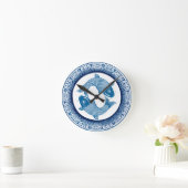 Koi Carp Fish Chinoiserie Blaues Muster Runde Wanduhr (Zuhause)